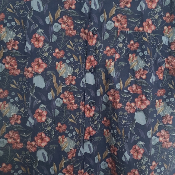 Floral button up - Picture 2 of 4